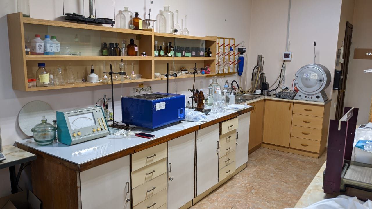 EXTRALAB laboratory — laboratory interior with equipment